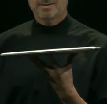 Steve Jobs mit dem MacBook Air