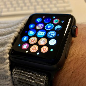 Apple Watch Series 3 mit der Apps-Ãœbersicht.