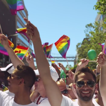 Apple nimmt an der Pride Parade teil